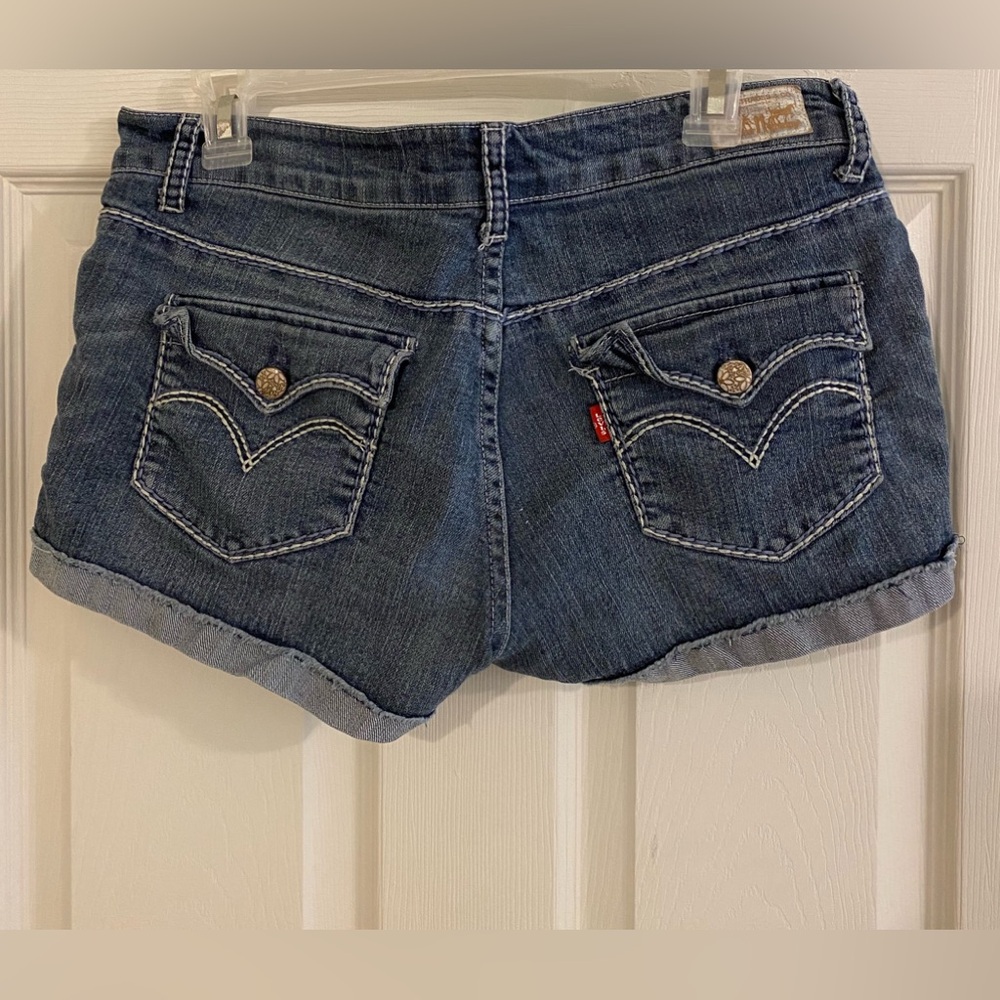 Levi’s Shorty Shorts Size 9